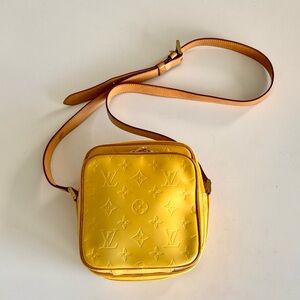 Louis Vuitton Vernis Thompson Leather in Mimosa Color ( patent)